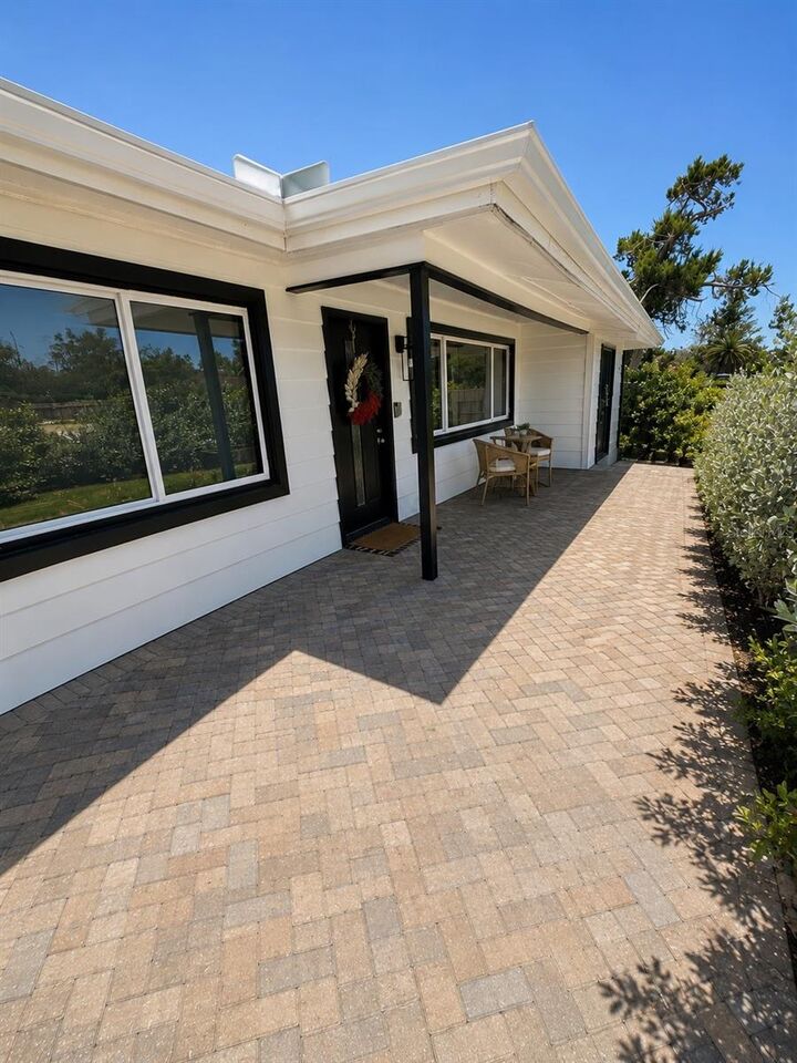 Property Photo: 4205 Augustine Avenue FL 34231