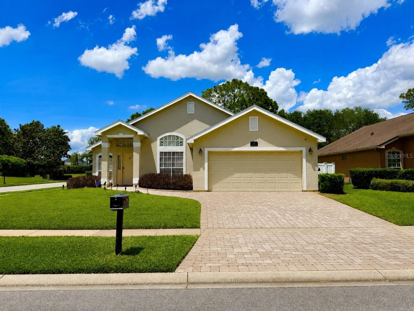 Property Photo:  2 Moor Green Court  FL 34761 