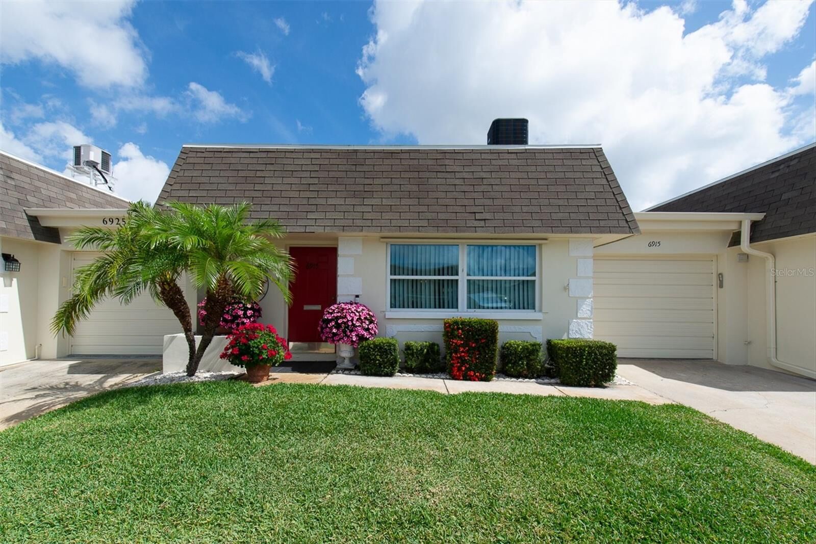 Property Photo:  6915 Versailles N  FL 33781 