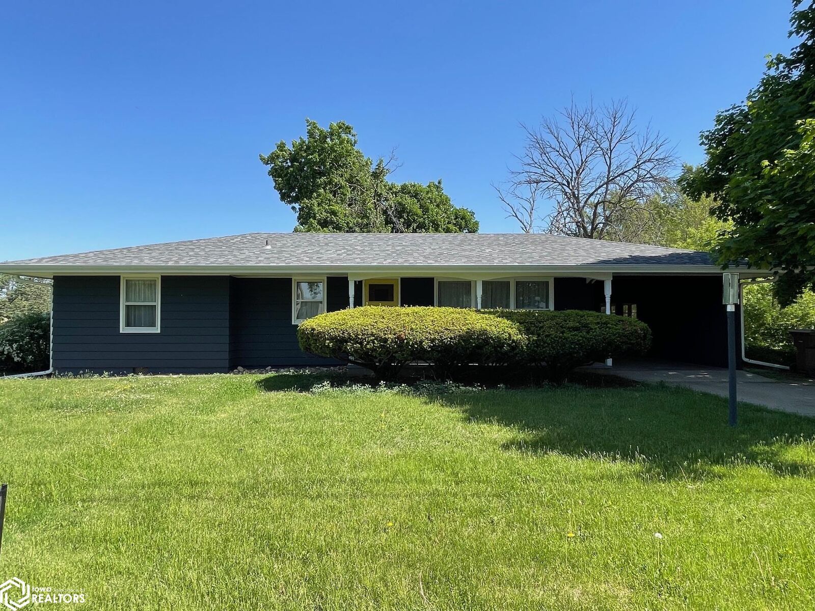 Property Photo:  711 12th Avenue  IA 50112 