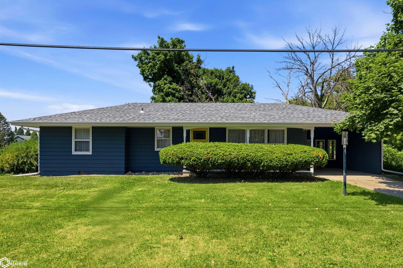 Property Photo:  711 12th Avenue  IA 50112 