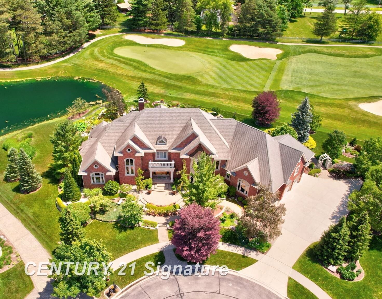 Property Photo: 8 Appleshire Court MI 48623