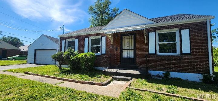 Property Photo:  4325 Edgewood Boulevard  MO 63121 