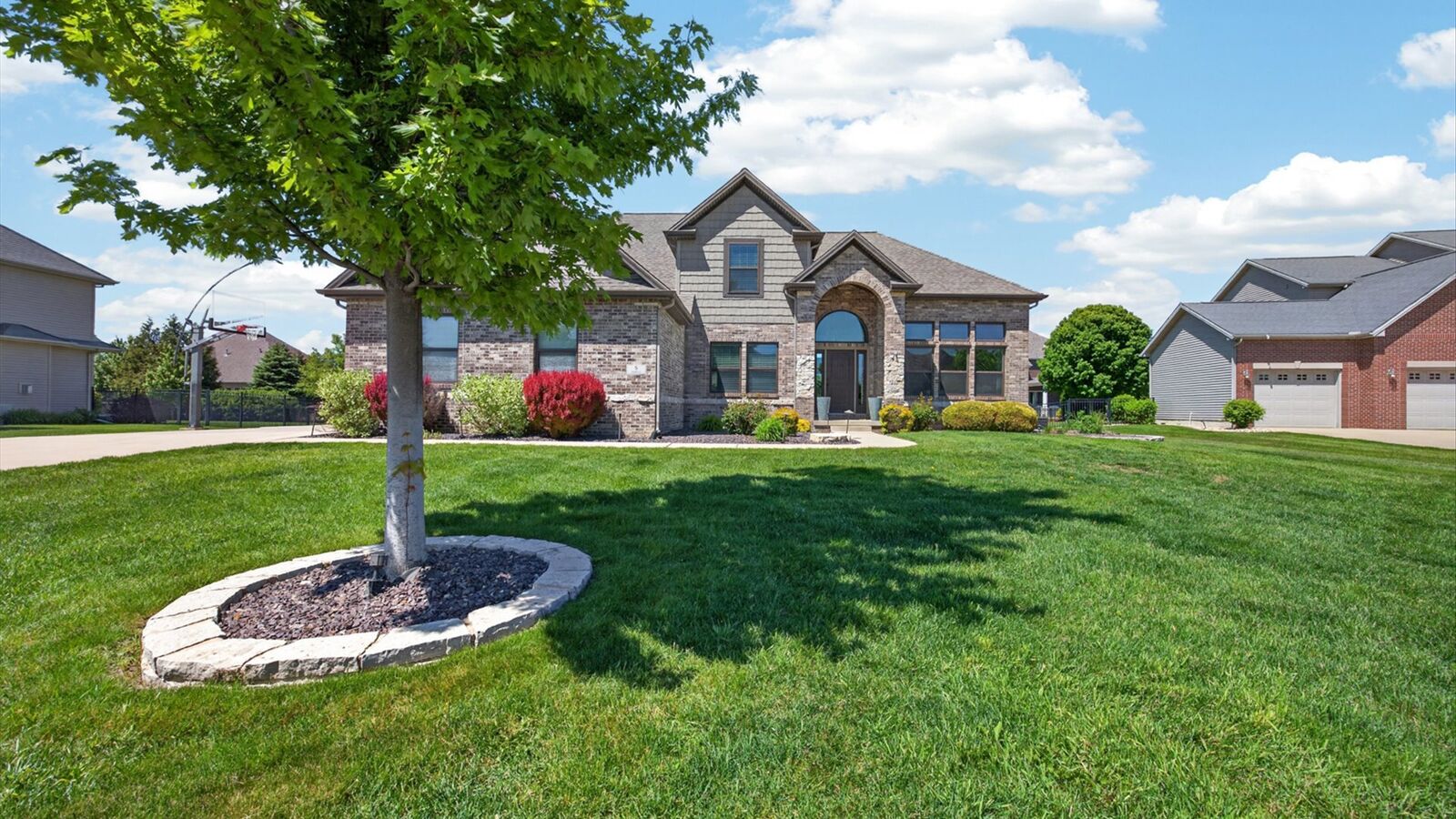 Property Photo: 8 Flint Court IL 61705