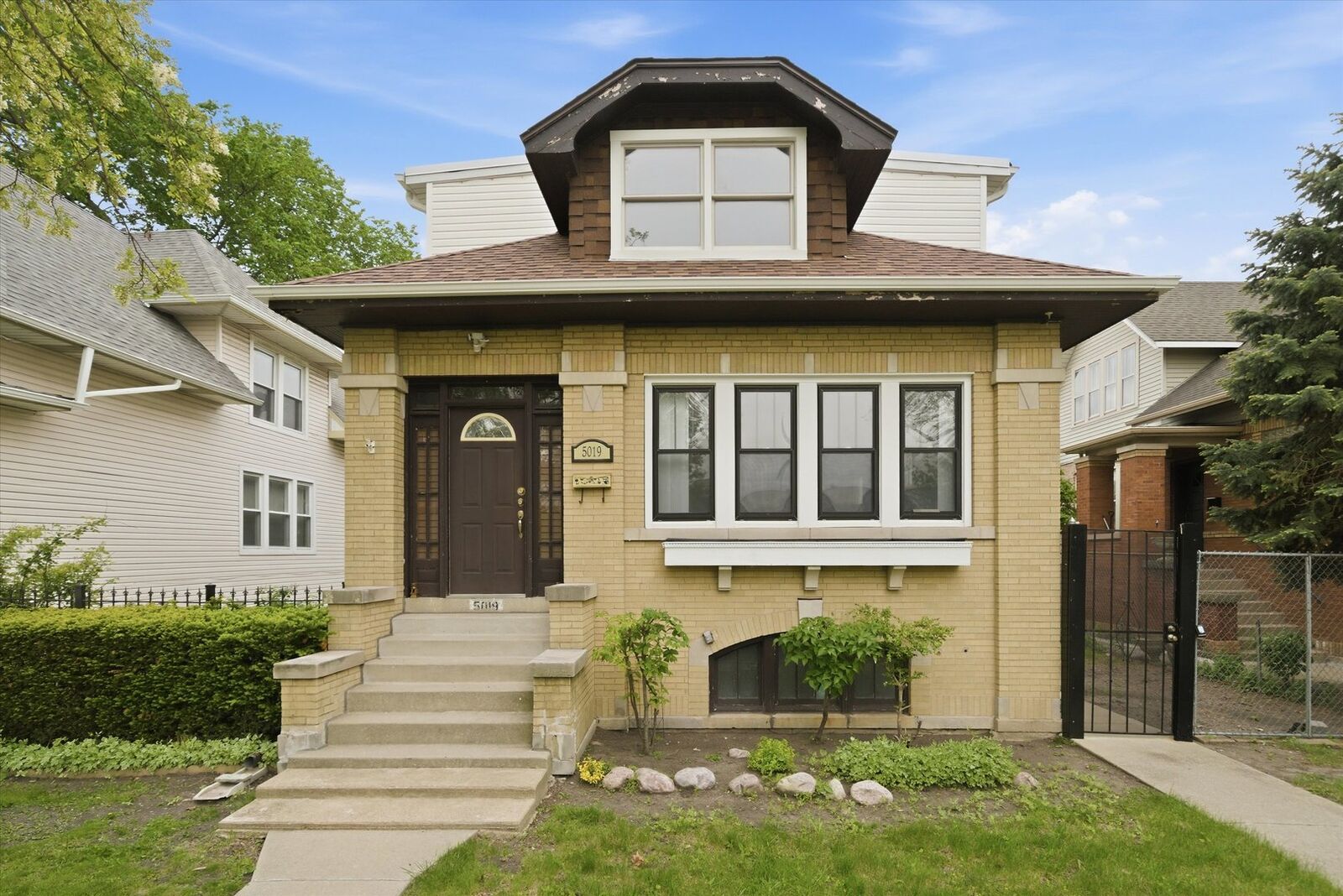 Property Photo: 5019 N Kostner Avenue IL 60630