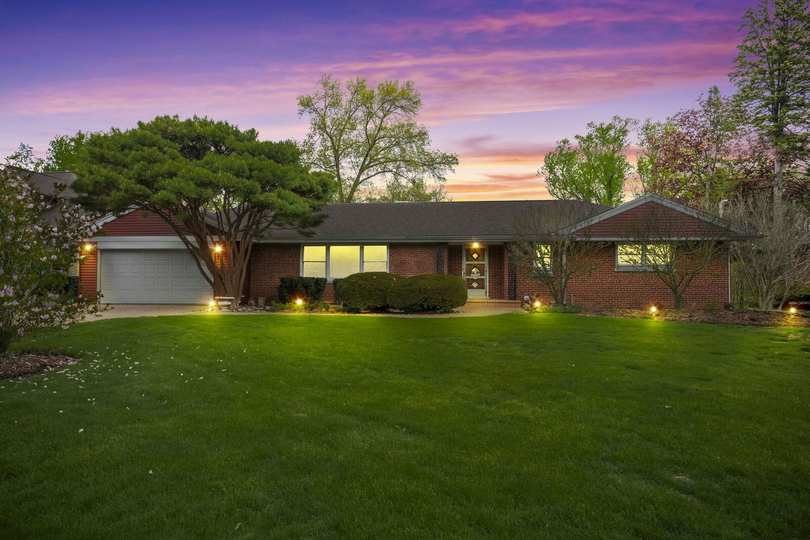 Property Photo:  412 W Camp McDonald Road  IL 60070 