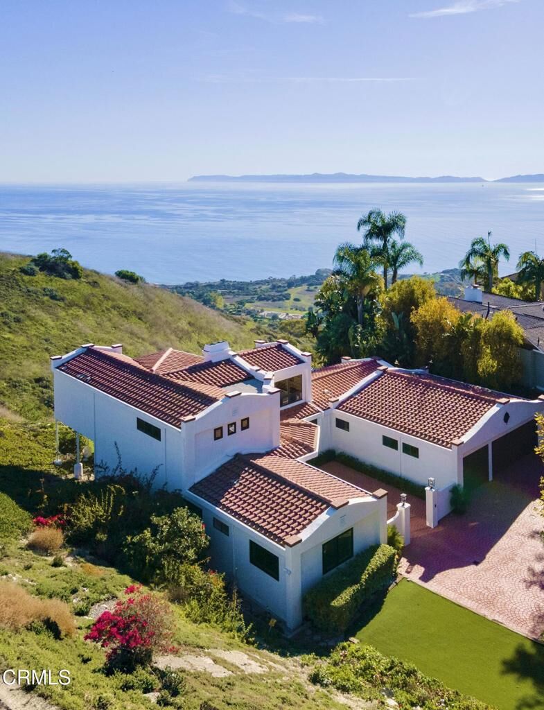 Property Photo: 8 Burrell Lane CA 90275