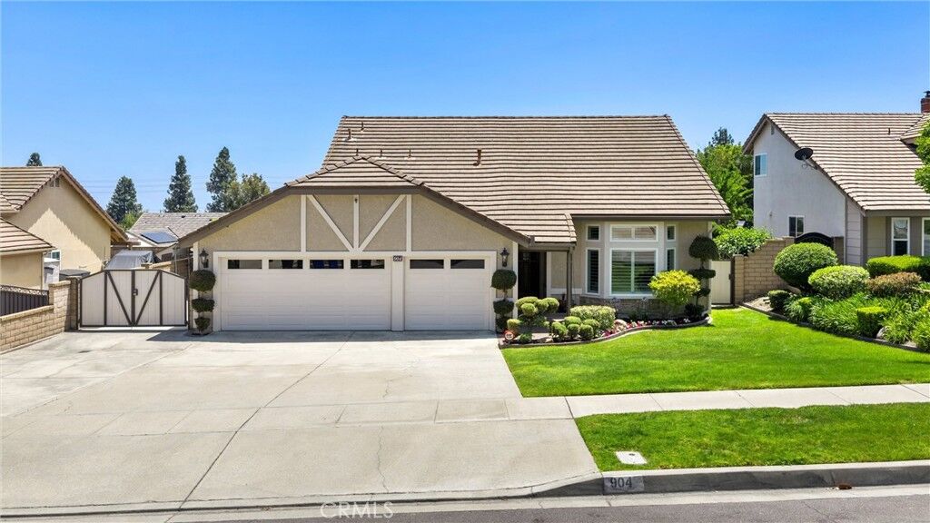 Property Photo:  904 Pineridge St  CA 91784 