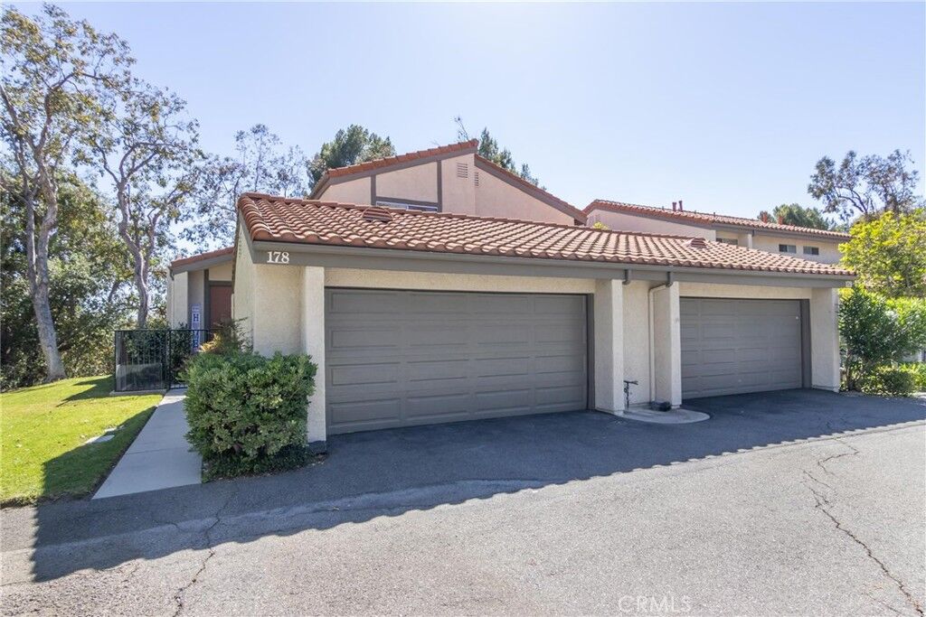 Property Photo:  11601 Tampa 178  CA 91326 