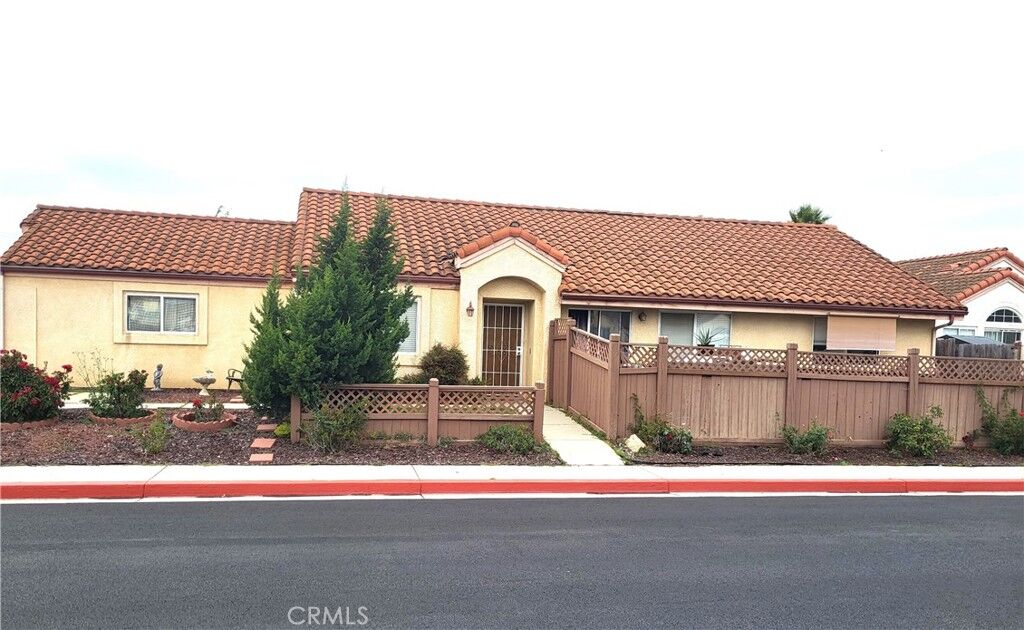 Property Photo:  715 Hawthorn  CA 93458 