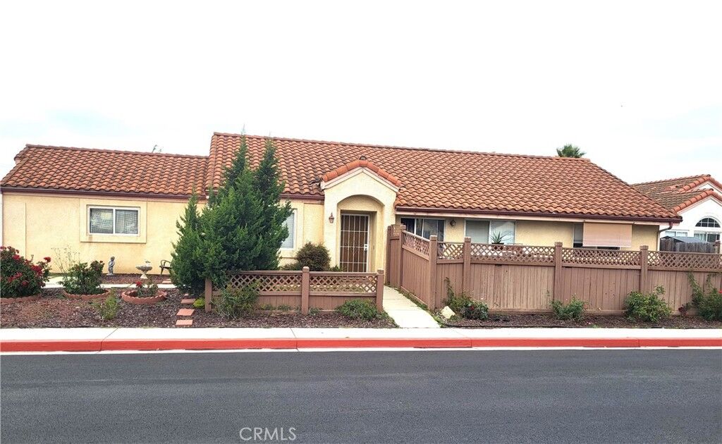 Property Photo:  715 Hawthorn  CA 93458 