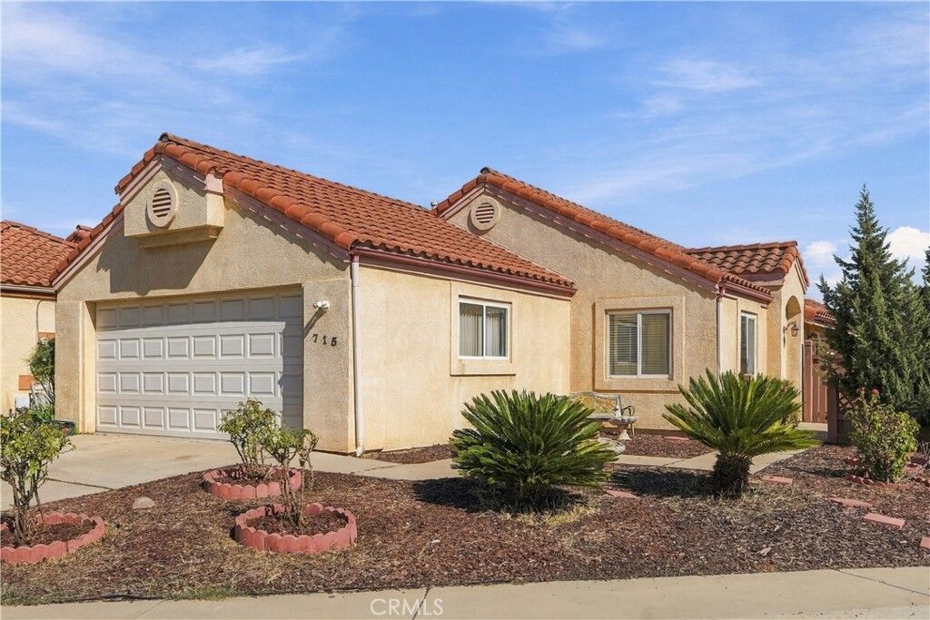 Property Photo:  715 Hawthorn  CA 93458 