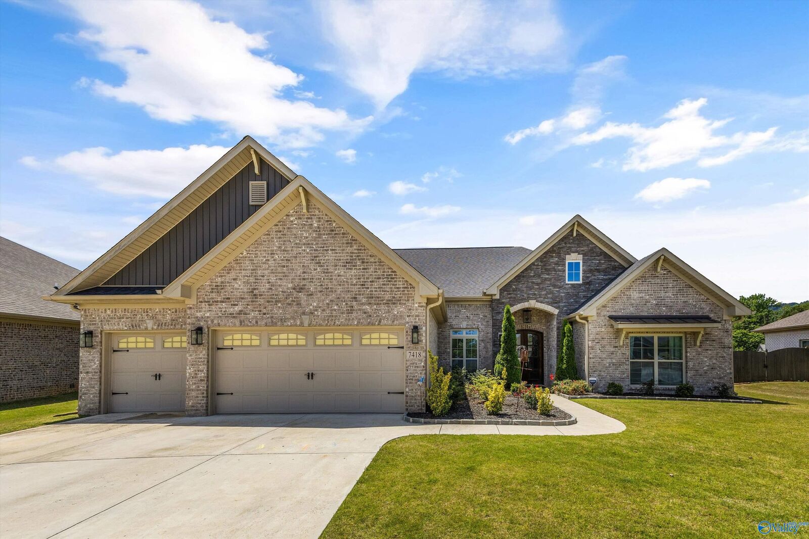 Property Photo:  7418 Flint Crossing Circle  AL 35763 