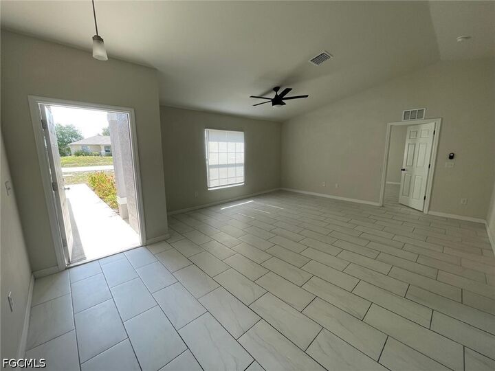 Property Photo:  507 NE 7th Avenue  FL 33909 