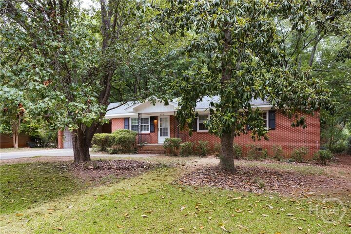 Property Photo: 135 Cavalier Court GA 30606