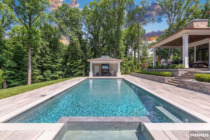 Property Photo:  396 Knollwood Road  NJ 07450 