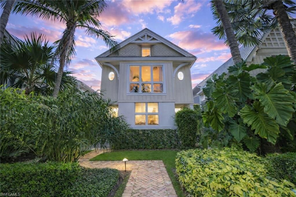 Property Photo:  42 6th St S  FL 34102 