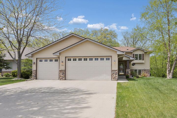 Property Photo:  1021 Prairie Ridge Lane  MN 55354 