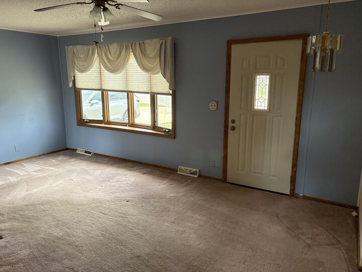 Property Photo:  408 E 32nd Street  MN 55746 
