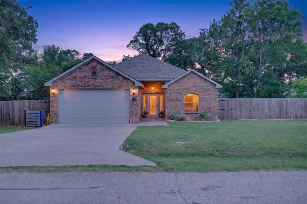 Property Photo: 134 Towering Oaks TX 75143