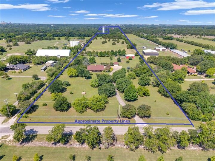 Property Photo: 1900 S Duncanville Road TX 75154