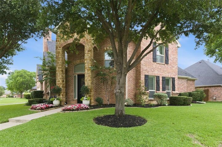 Property Photo:  696 Bear Creek Drive  TX 76054 