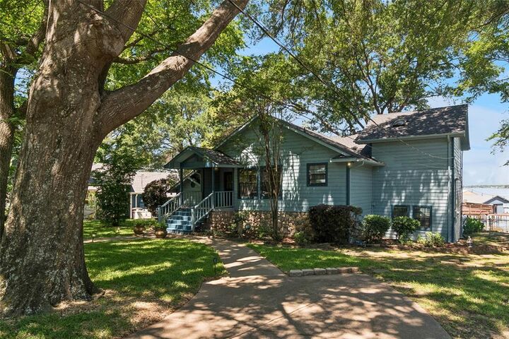 Property Photo:  118 Lancelot Drive  TX 75156 