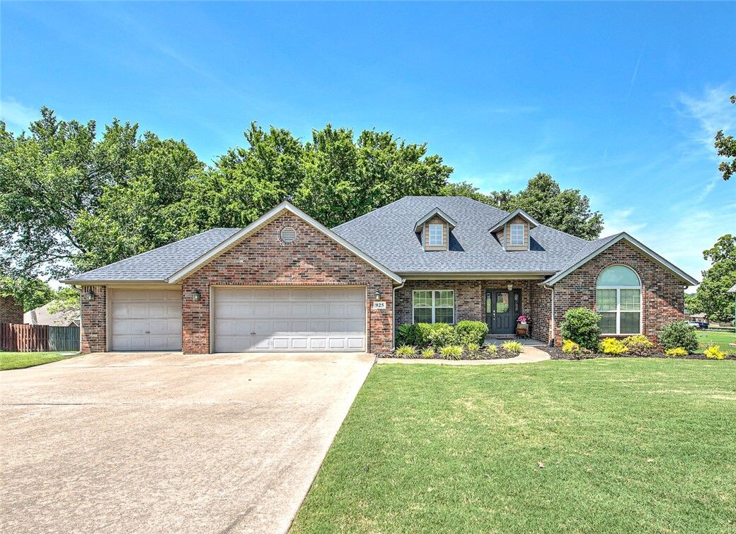 Property Photo:  925 Hillcroft Terrace  AR 72718 