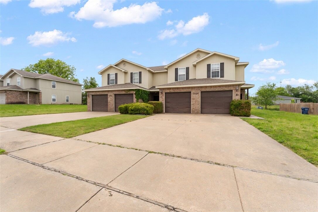 Property Photo:  2004 Azlin Place  AR 72761 
