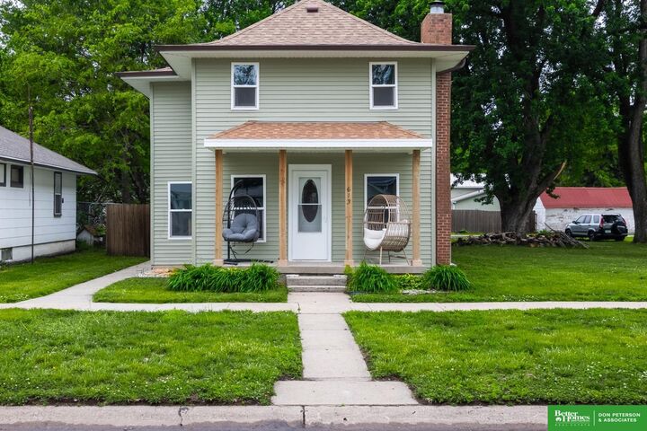 Property Photo: 613 Main Street NE 68057