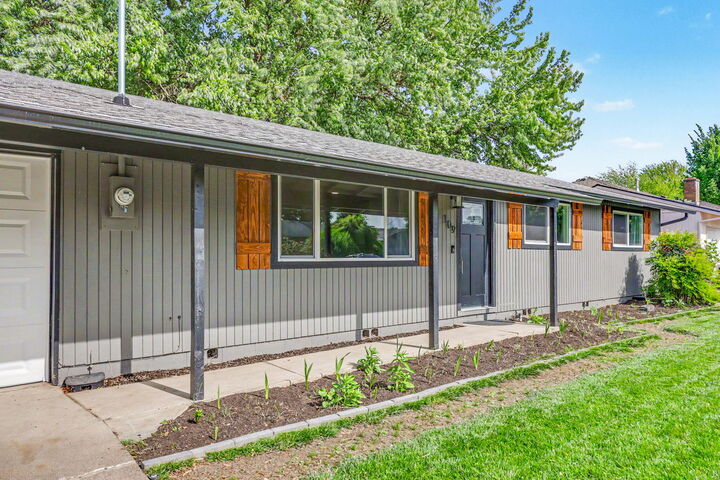 Property Photo:  109 Vincent Avenue  OR 97502 
