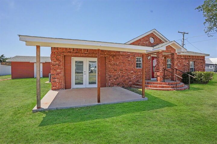 Property Photo:  112 S Bryan Avenue  OK 73532 