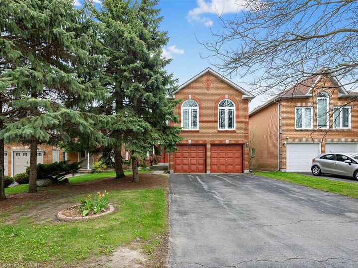 Property Photo: 7 Luba Avenue ON L4S 1G4