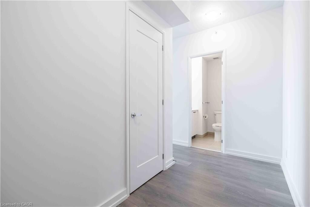 Property Photo:  75 James Street S 1906  ON L8P 2Y9 