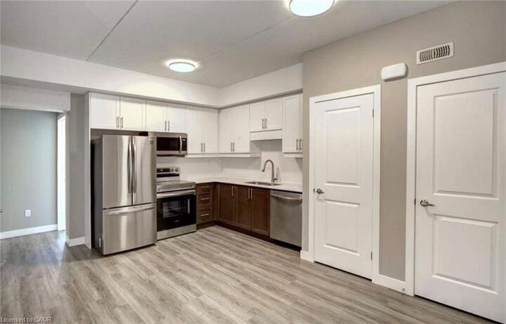 Property Photo:  439 Athlone Avenue C4  ON N4V 0C8 