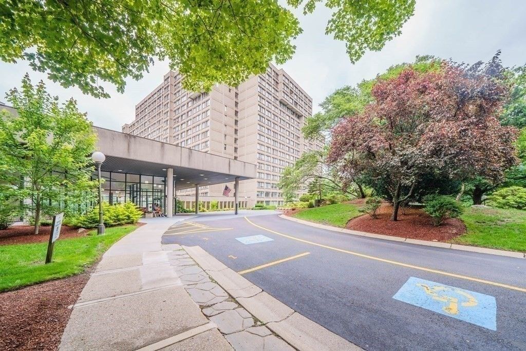 Property Photo:  250 Hammond Pond Parkway 609S  MA 02467 