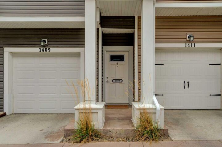 Property Photo:  355 Nolancrest Heights NW 1409  AB T3R 0Z9 