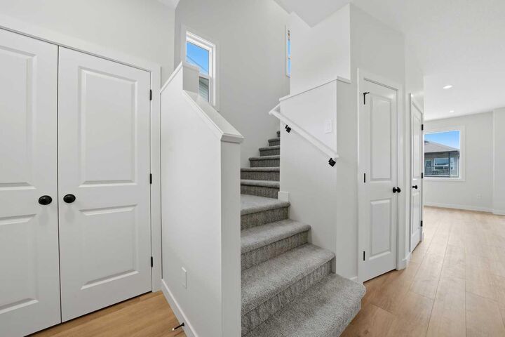 Property Photo:  1 Pinnacle Close  AB T4M 0M3 
