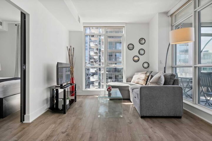 Property Photo:  550 Riverfront Avenue SE 810  AB T3P 1E9 