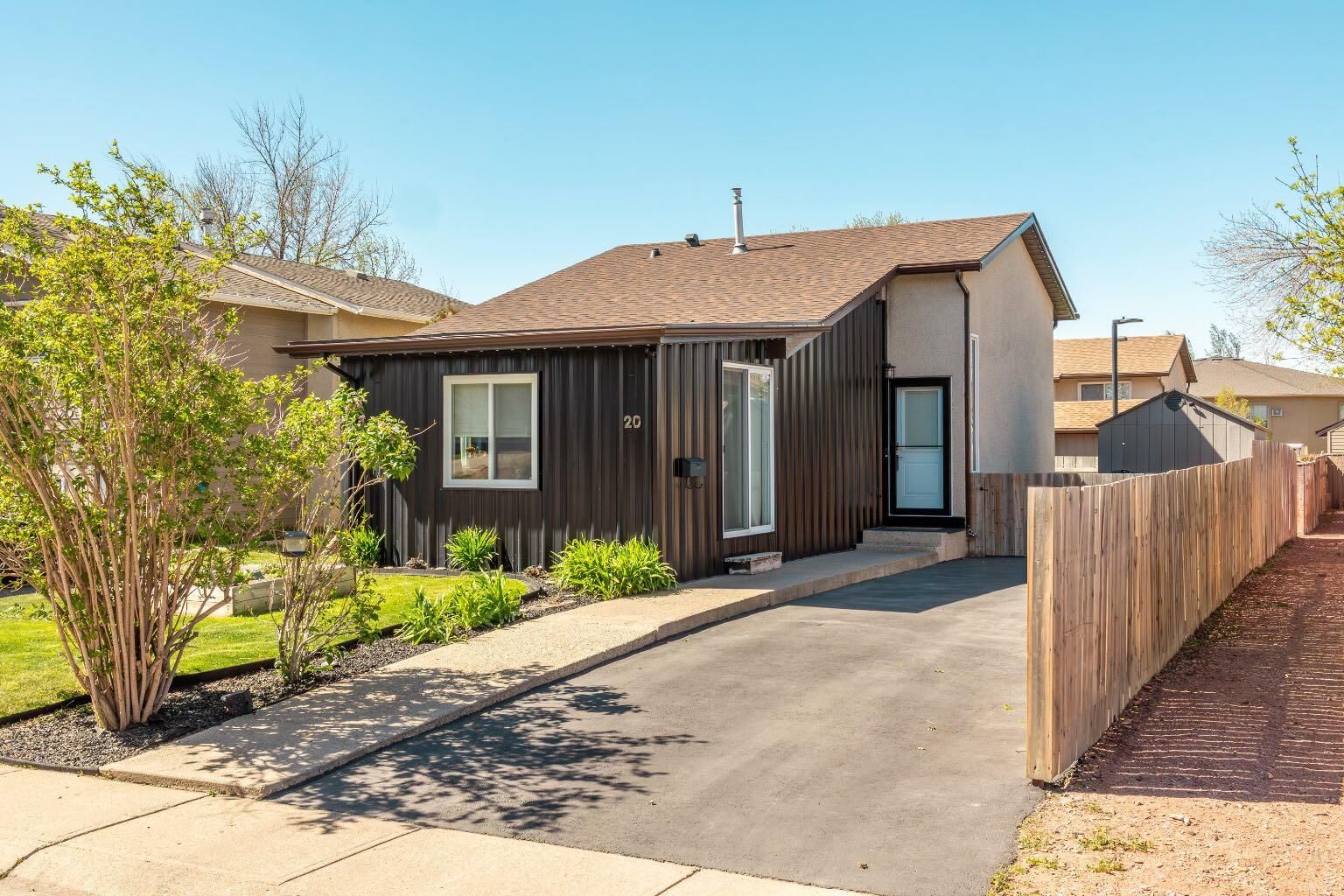 Property Photo:  20 Columbia Bay W  AB T1K 5A7 