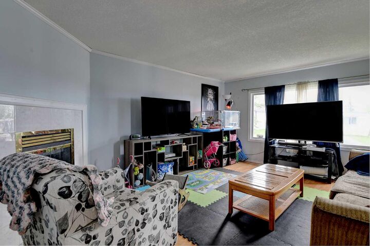 Property Photo:  9766 119A Avenue  AB T8V 5H7 