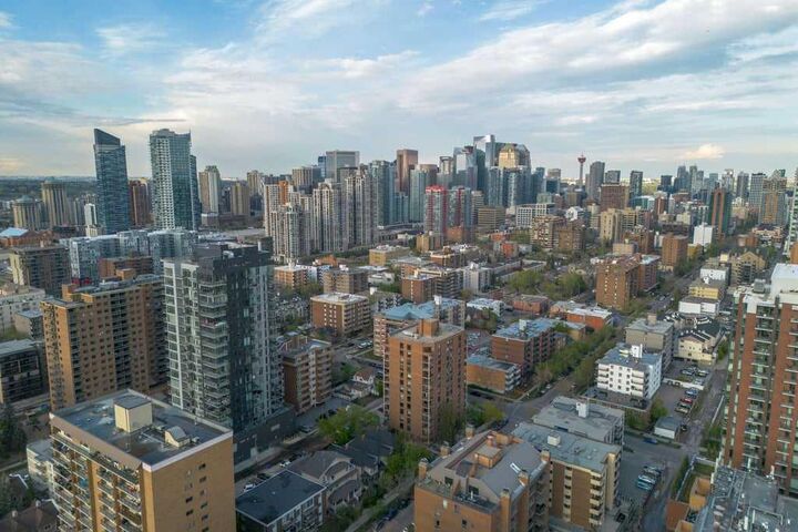 Property Photo: 1314 15 Avenue SW AB T3C 0X7