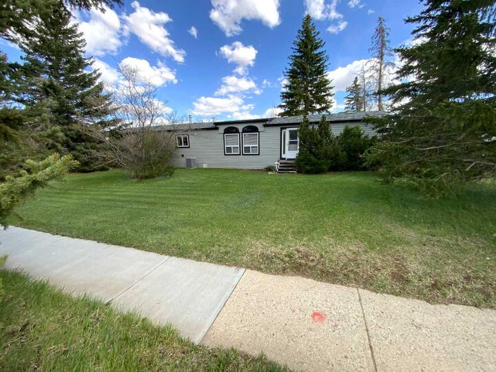 Property Photo:  109 3 Street E  AB T0J 0W0 