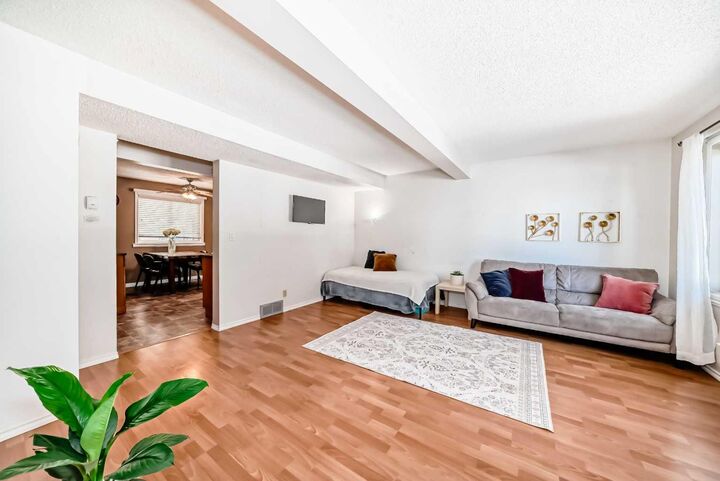 Property Photo:  4 Manning Street G  AB T4R 1N6 