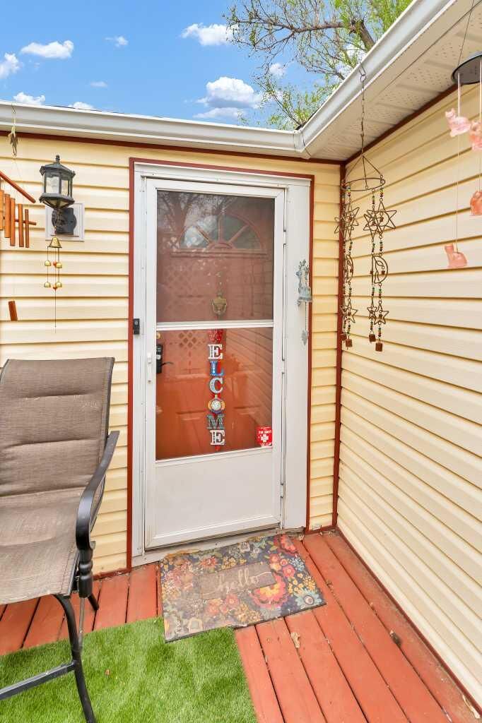 Property Photo:  612 20 Street NE 2  AB T1C 1H5 