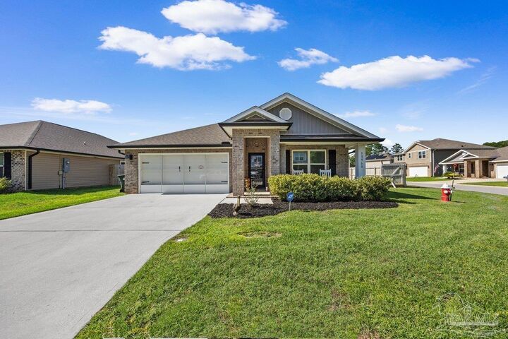 Property Photo:  10560 Queens Gate Cir  FL 32506 