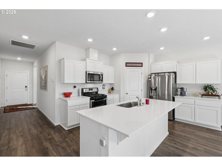 Property Photo:  4841 Skylab Ave  OR 97305 
