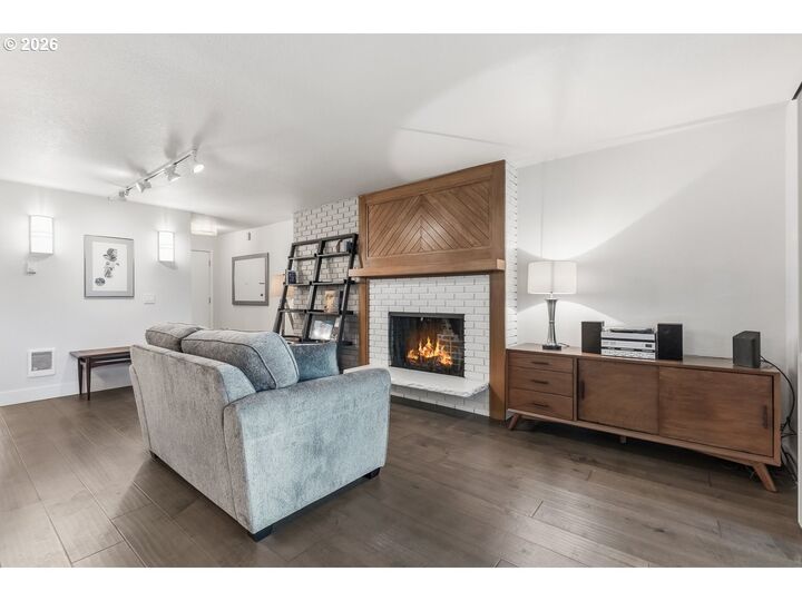 Property Photo: 200 Burnham Rd 103 OR 97034