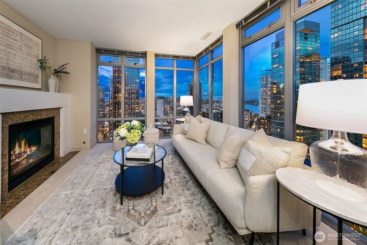 Property Photo:  819  Virginia Street 2902  WA 98101 