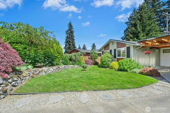 Property Photo:  1802  70th Place SE  WA 98203 